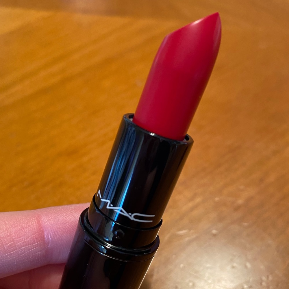 MAC Love Me Lipstick Give Me Fever - Picture 6 of 16